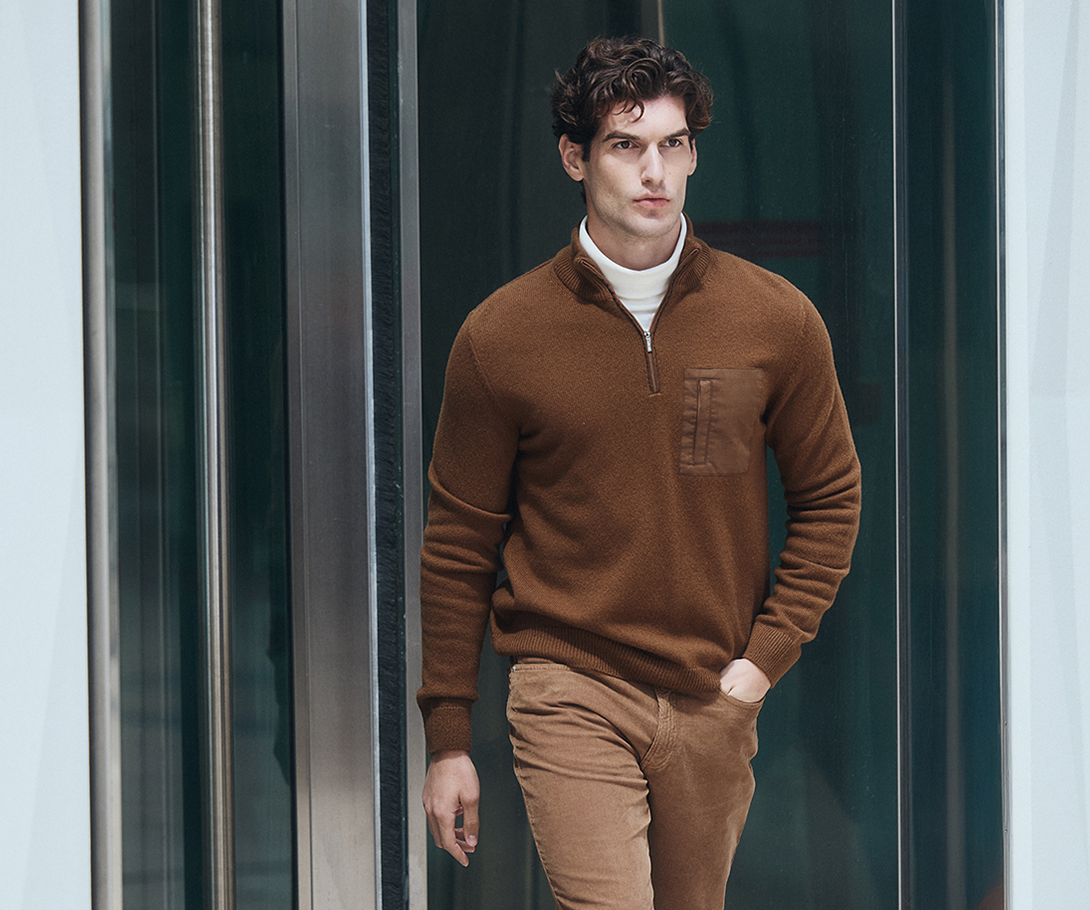 Knitted pullover in hazelnut