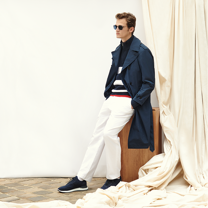 Moderner Look Weiße Belfort Jeans zu dunkelblauem Trench Coat