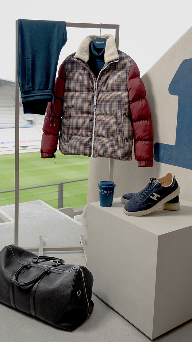 Karierte Jacke mit blauer Sweathose