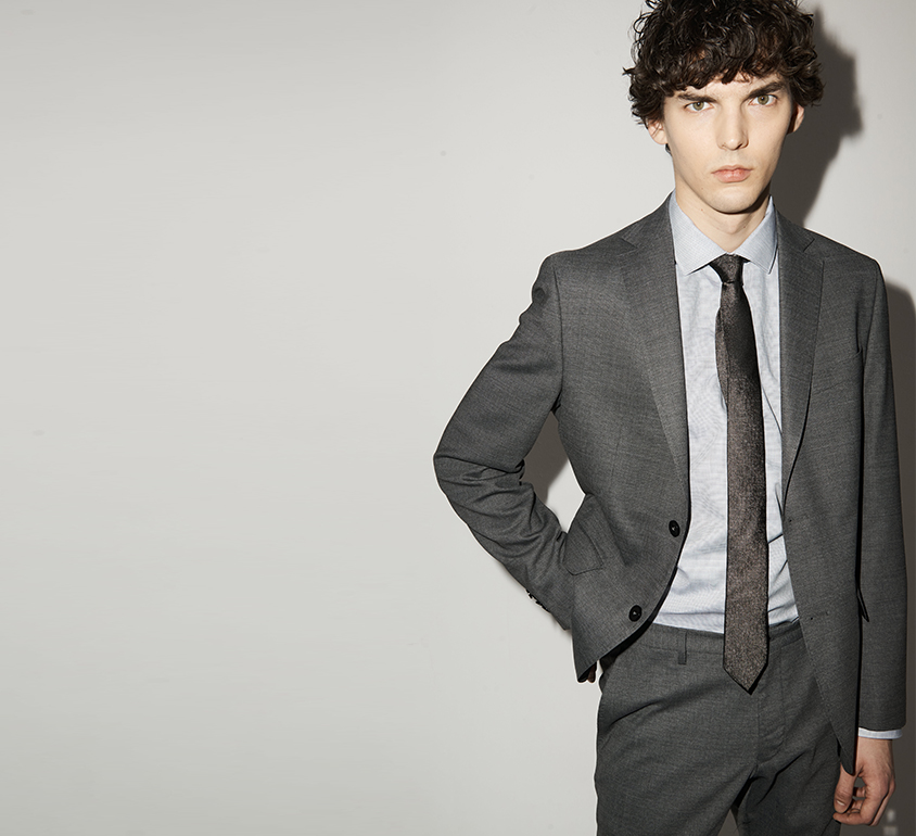 Costume gris Lisez nos conseils pour l'achat d'un costume