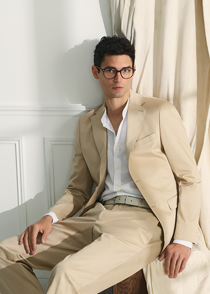 Eleganter Business Look Cremefarbener Anzug kombiniert mit weißem Hemd