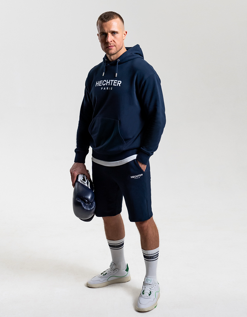 Boxer Alem Begic Sportmode aus Sweat Shorts und Hoodie in dunkelblau