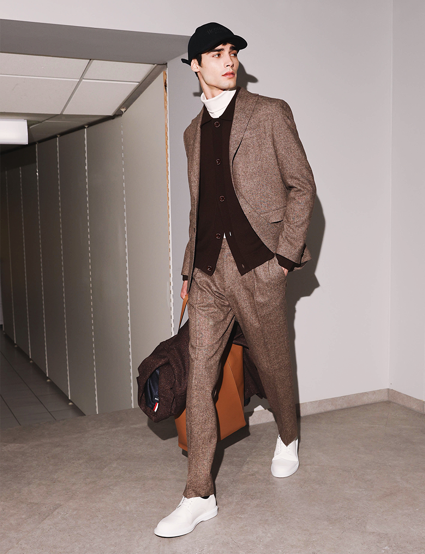 Trending suit in light brown