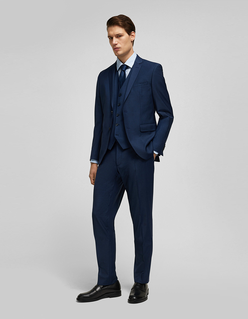 Guy waering a slim fit dark blue suit