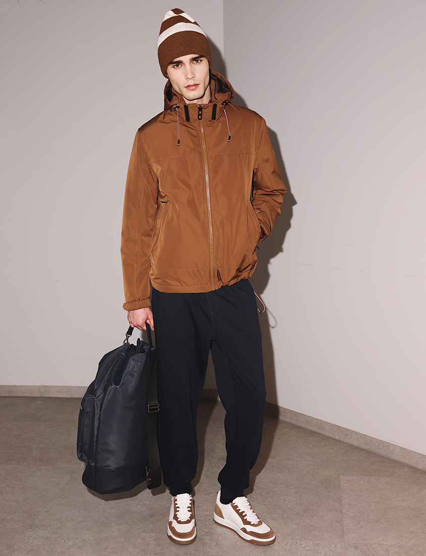 Moderne Übergangsjacke in Hazelnut