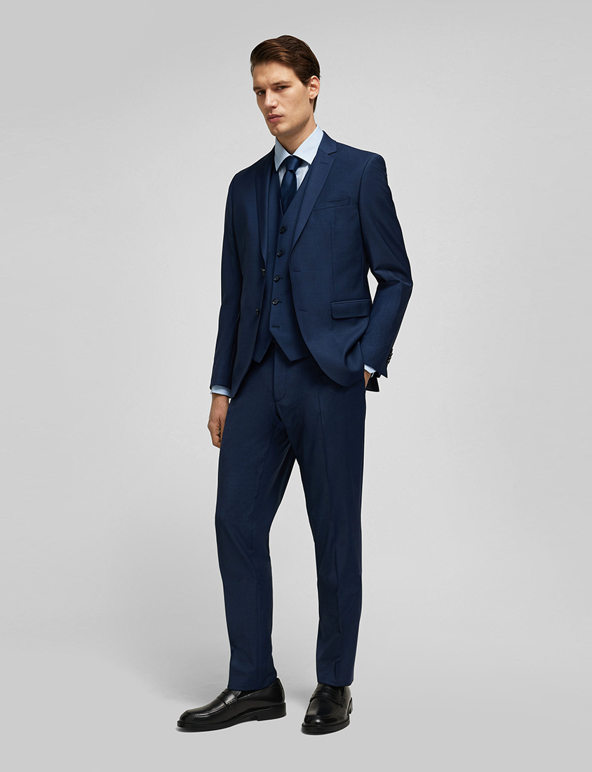 Guy waering a slim fit dark blue suit