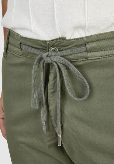 Sporty chino, dark olive Detailansicht 2