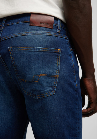 Straight fit tapered 5-pocket jeans made of high-tech fibres, navy