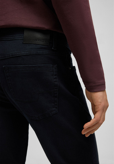 Regular tapered 5-pocket jeans made of high-tech fibres, navy Detailansicht 2