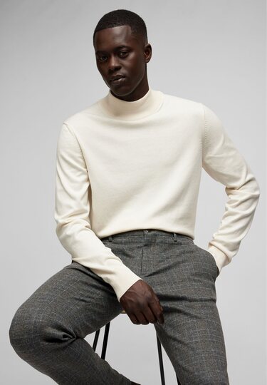 Turtle neck sweater, ivory